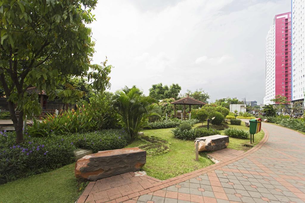 Reddoorz Apartment @ Green Pramuka Jakarta Bagian luar foto
