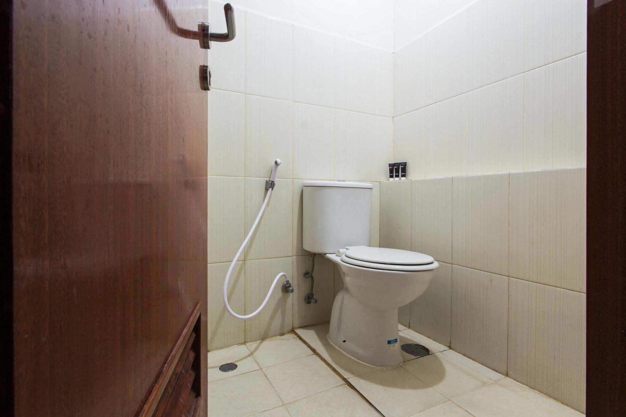 Reddoorz Apartment @ Green Pramuka Jakarta Bagian luar foto