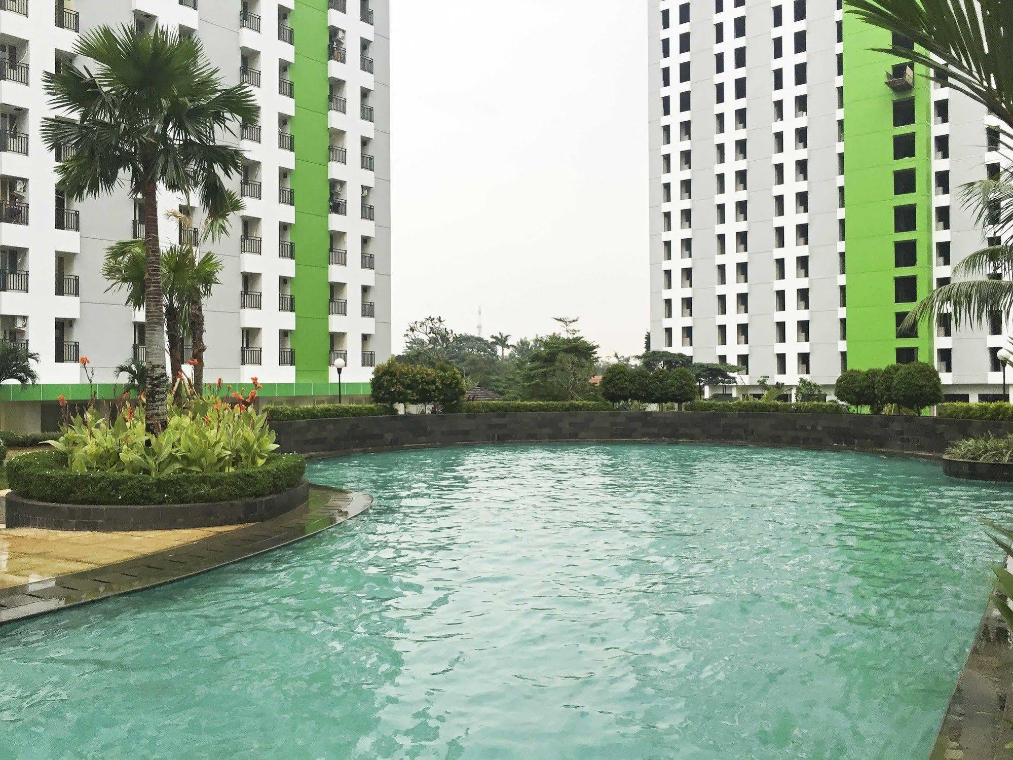 Reddoorz Apartment @ Green Pramuka Jakarta Bagian luar foto