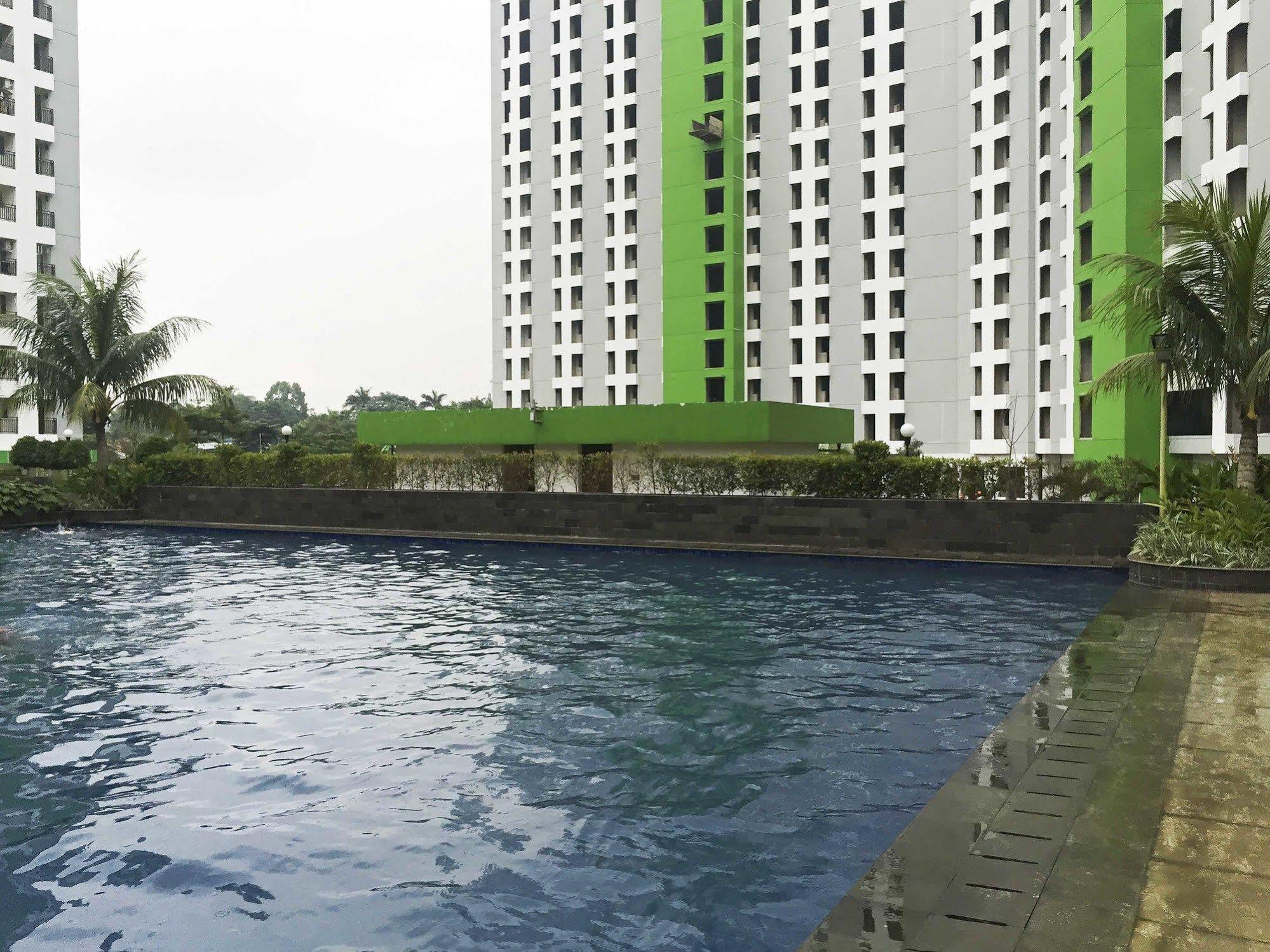 Reddoorz Apartment @ Green Pramuka Jakarta Bagian luar foto