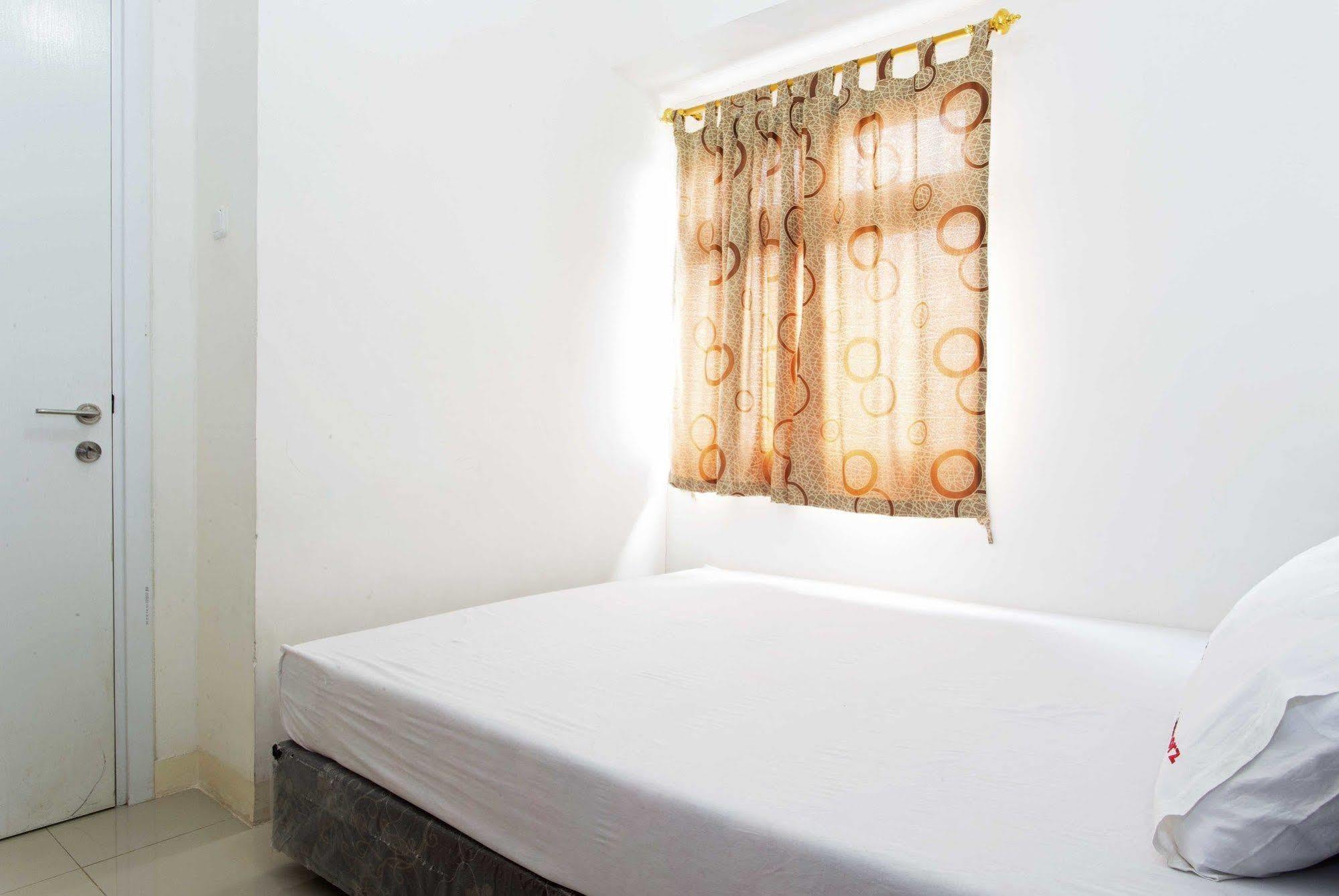 Reddoorz Apartment @ Green Pramuka Jakarta Bagian luar foto