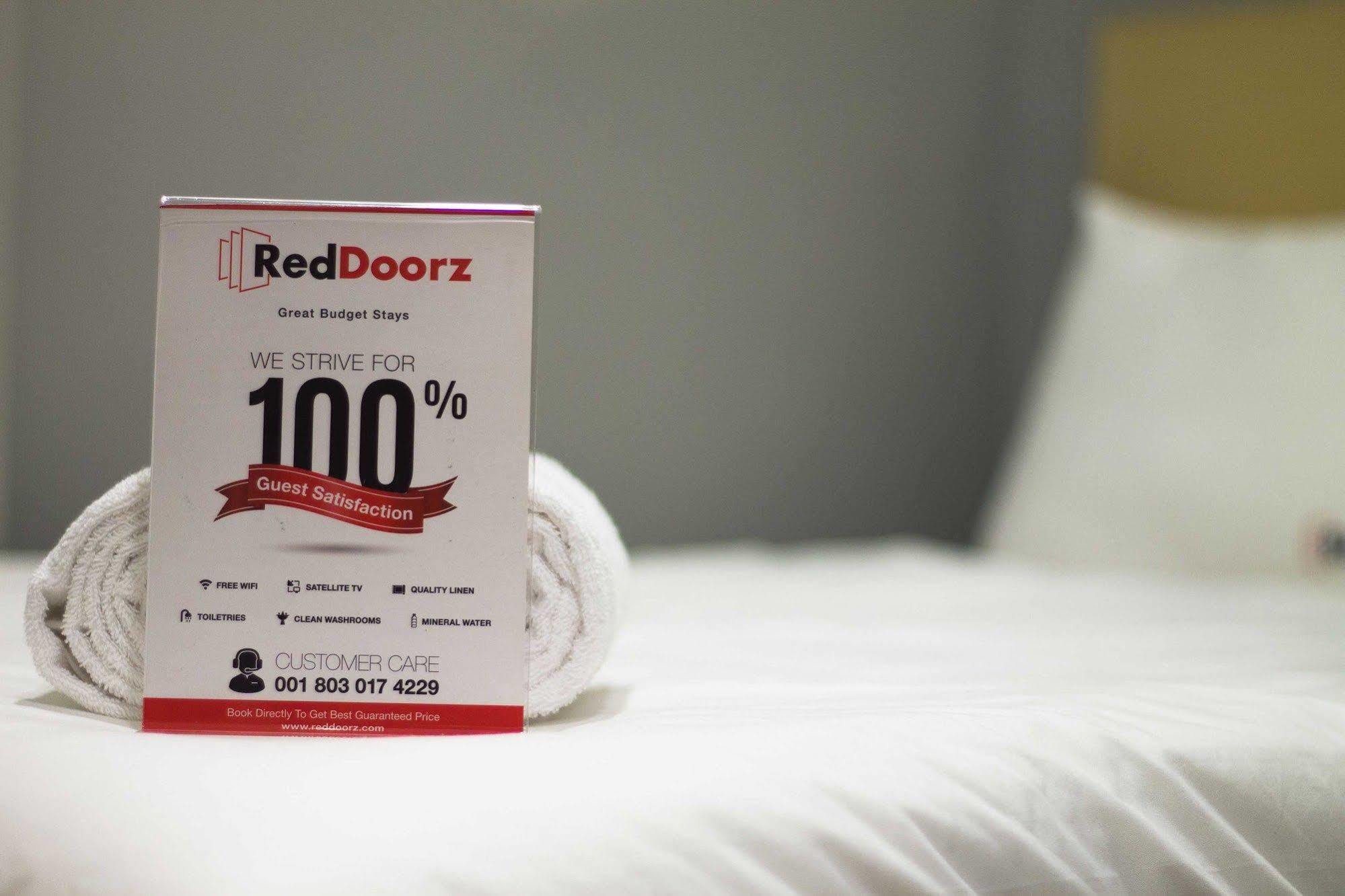 Reddoorz Apartment @ Green Pramuka Jakarta Bagian luar foto