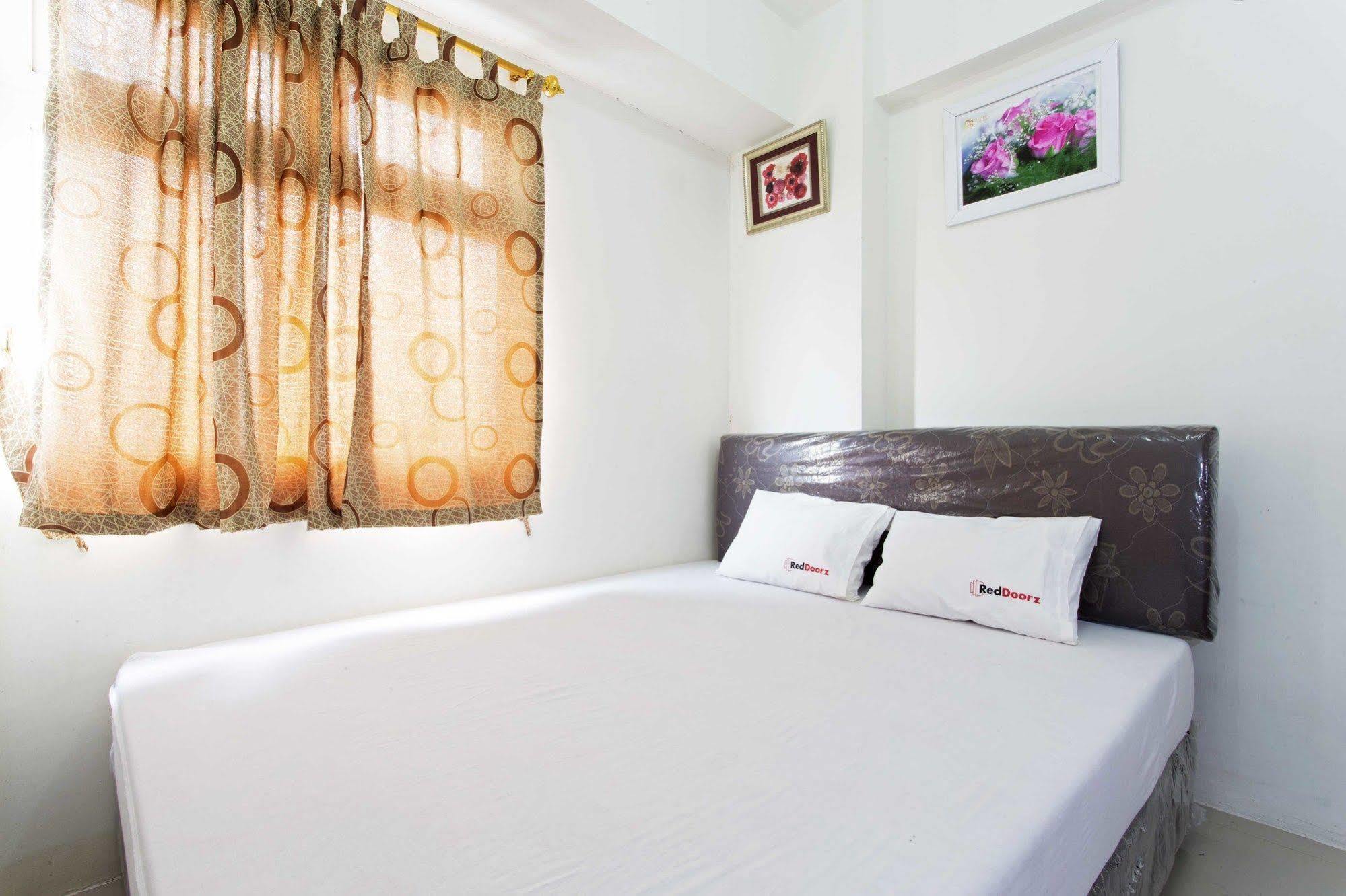 Reddoorz Apartment @ Green Pramuka Jakarta Bagian luar foto