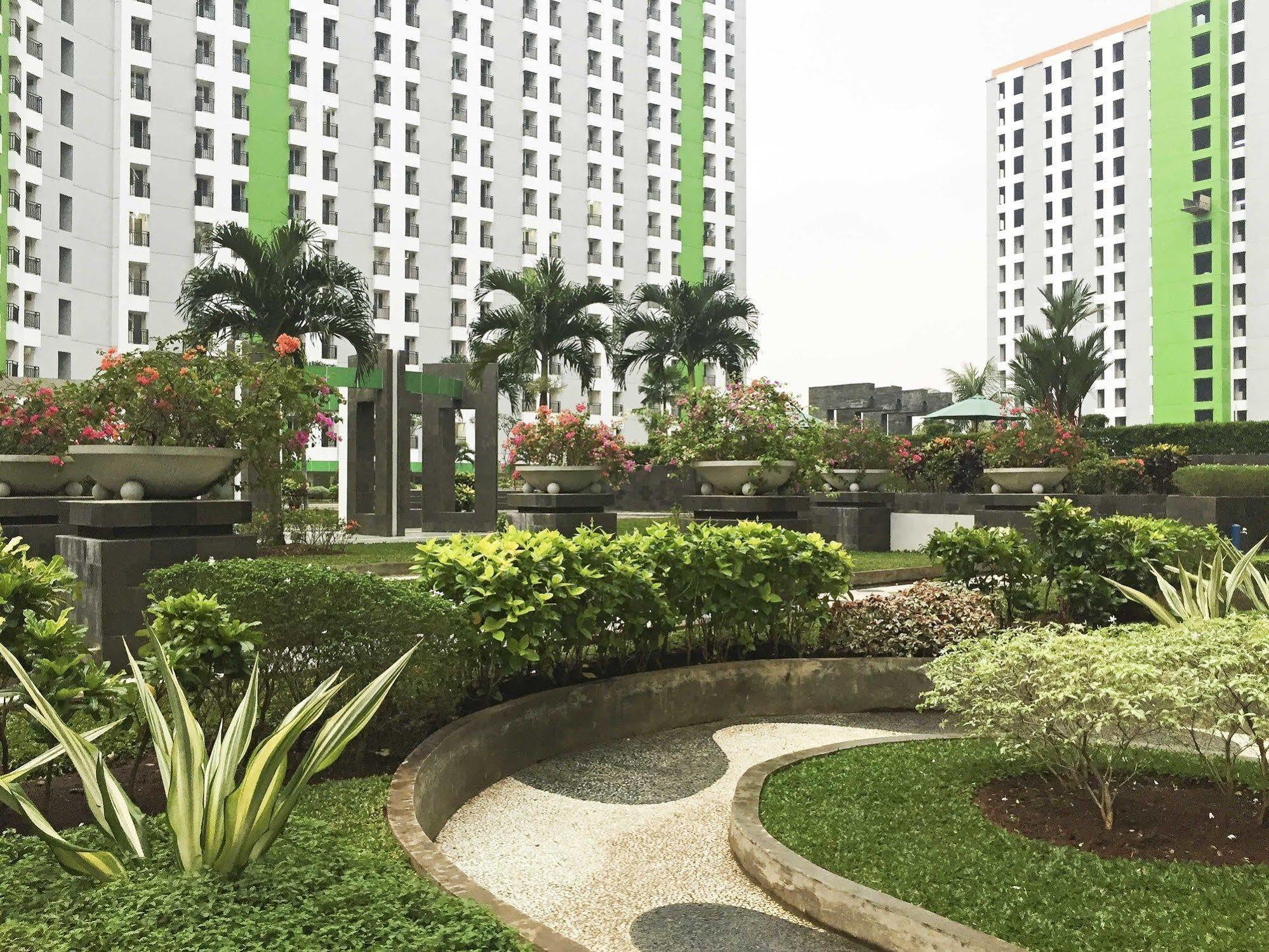 Reddoorz Apartment @ Green Pramuka Jakarta Bagian luar foto